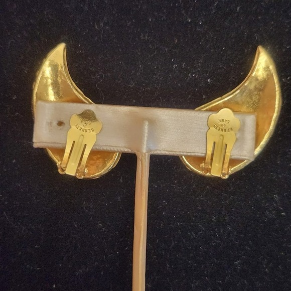 Kenneth Jay Lane Paisley Goldtone Filigree Vintage Clip on Earrings - Picture 4 of 9